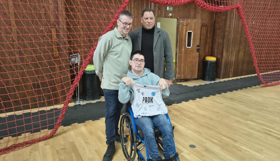 A generic square placeholder image with rounded corners in a figure.