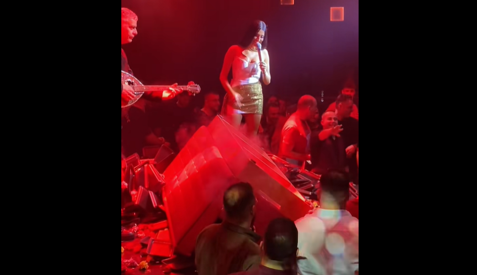 A generic square placeholder image with rounded corners in a figure.