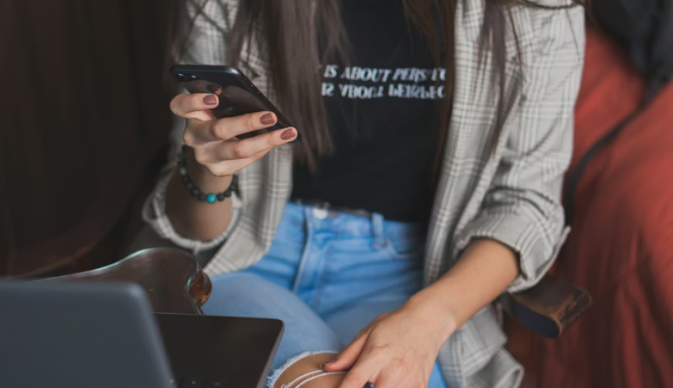 A generic square placeholder image with rounded corners in a figure.