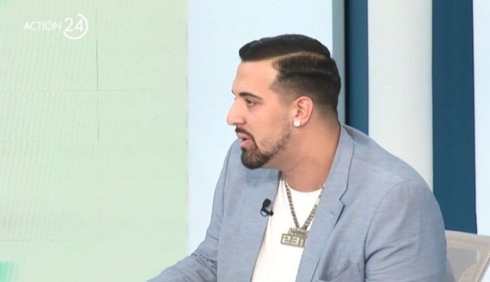 A generic square placeholder image with rounded corners in a figure.