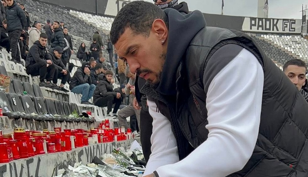 A generic square placeholder image with rounded corners in a figure.