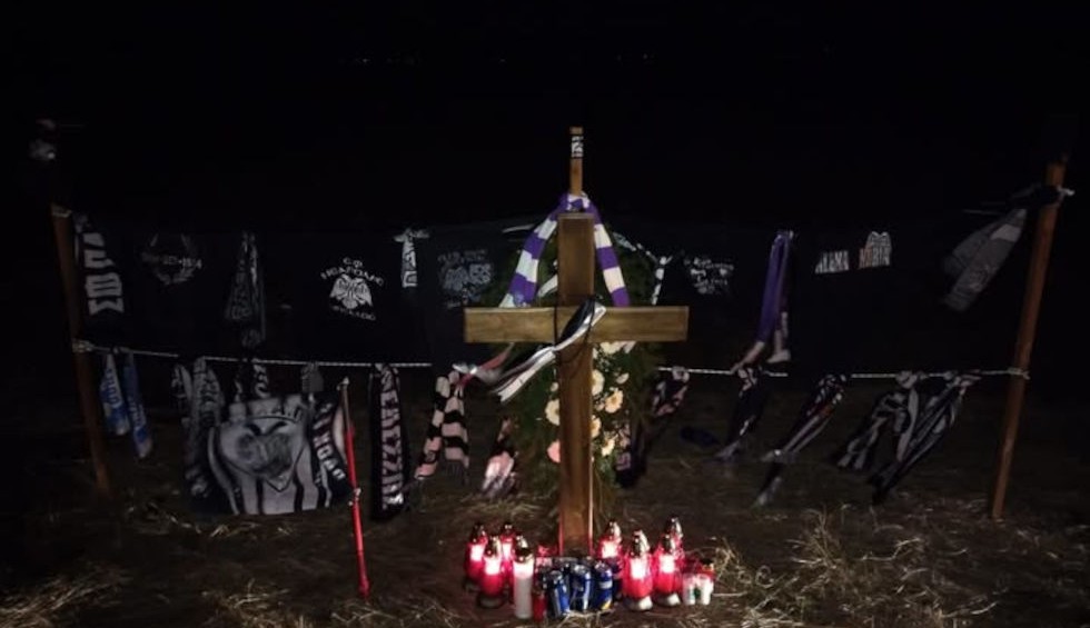 A generic square placeholder image with rounded corners in a figure.