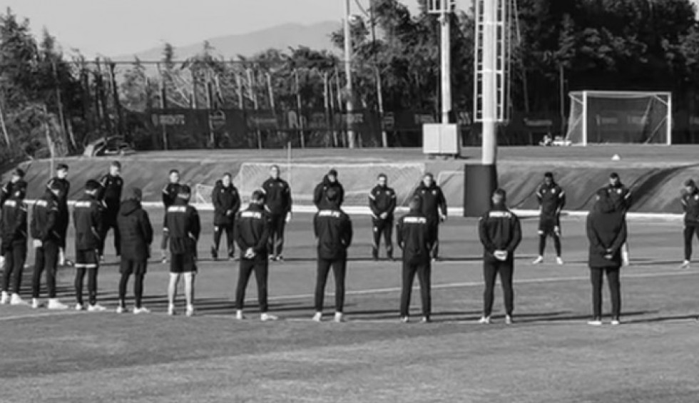 A generic square placeholder image with rounded corners in a figure.