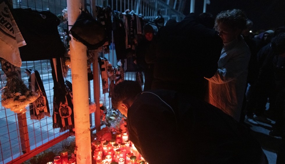 A generic square placeholder image with rounded corners in a figure.