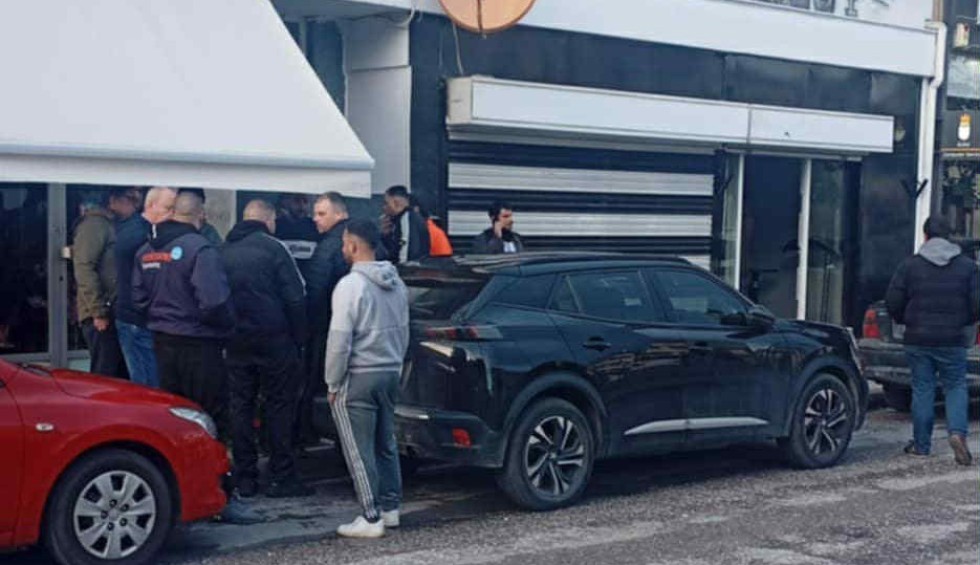 A generic square placeholder image with rounded corners in a figure.