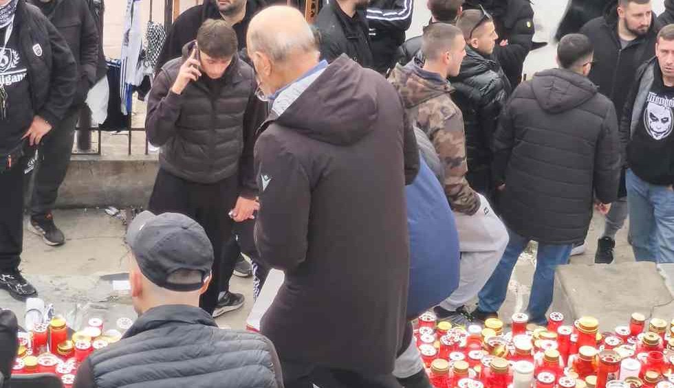 A generic square placeholder image with rounded corners in a figure.