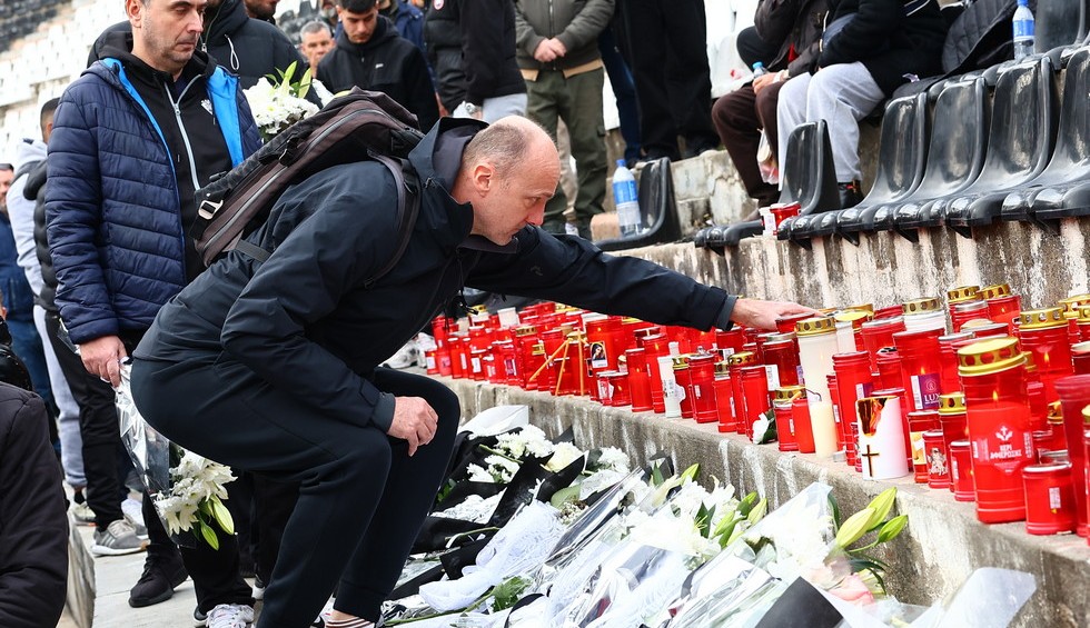 A generic square placeholder image with rounded corners in a figure.