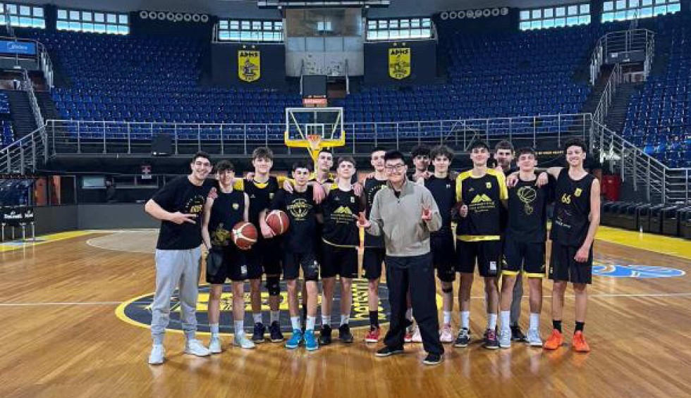 A generic square placeholder image with rounded corners in a figure.