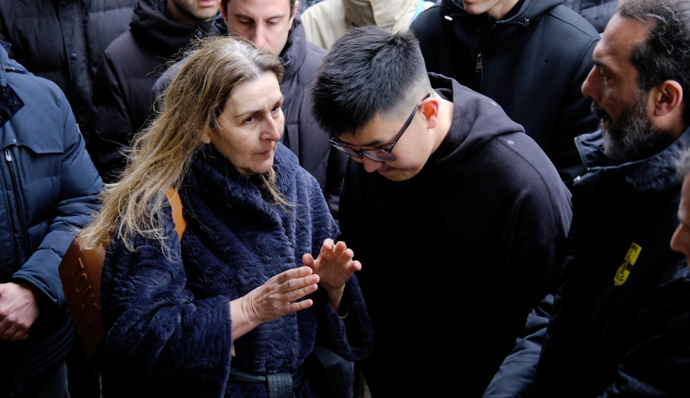 A generic square placeholder image with rounded corners in a figure.