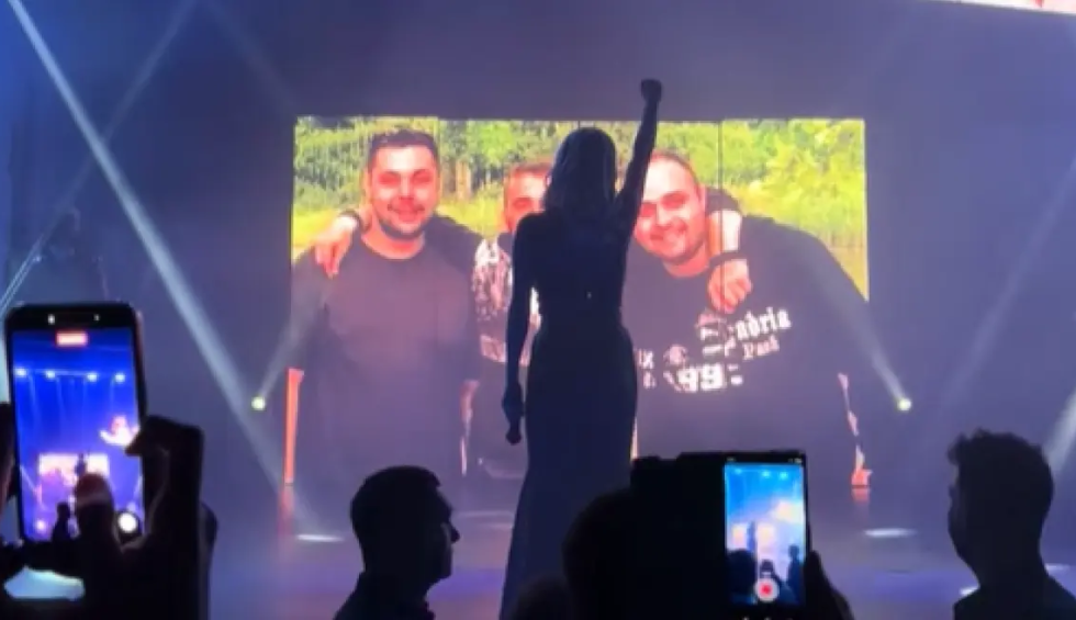 A generic square placeholder image with rounded corners in a figure.