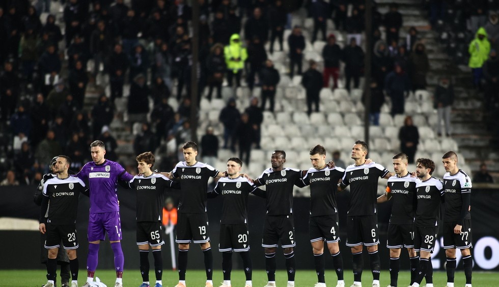 A generic square placeholder image with rounded corners in a figure.