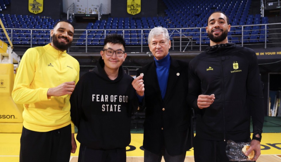 A generic square placeholder image with rounded corners in a figure.