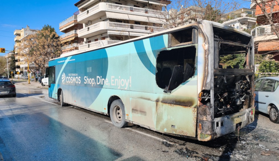 Θεσσαλονίκη: Φωτιά σε λεωφορείο του ΟΑΣΘ στη Ν. Ελβετία