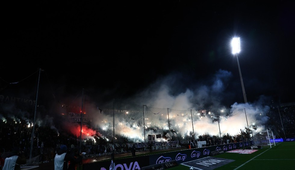 ΠΑΟΚ: «Αδέρφια ζείτε, εσείς μας οδηγείτε» από τη Θύρα 4