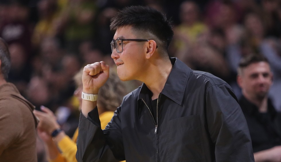 A generic square placeholder image with rounded corners in a figure.