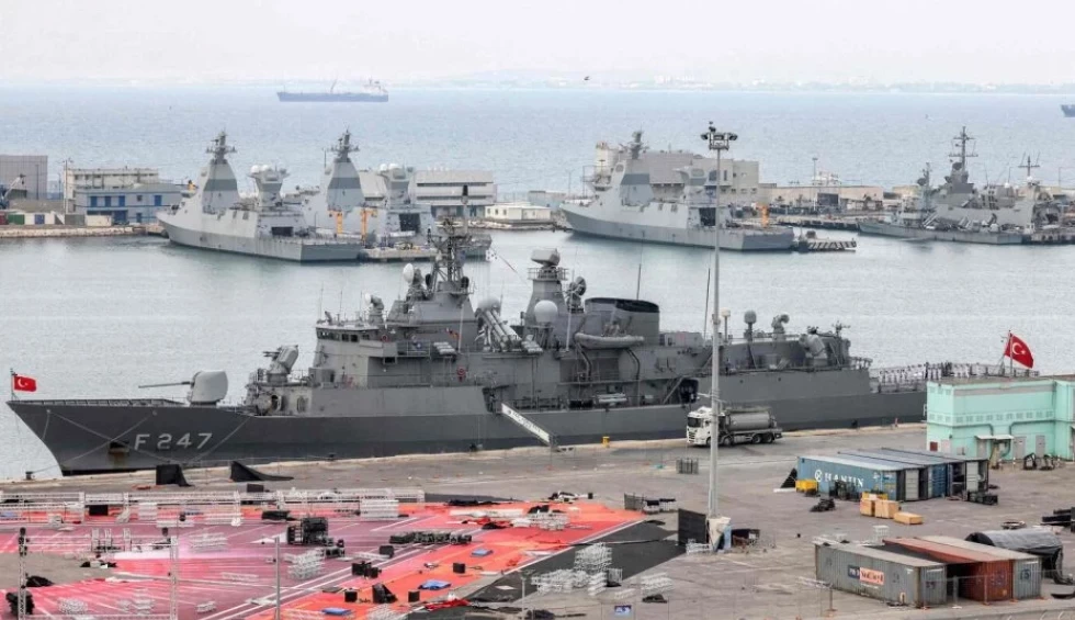 A generic square placeholder image with rounded corners in a figure.