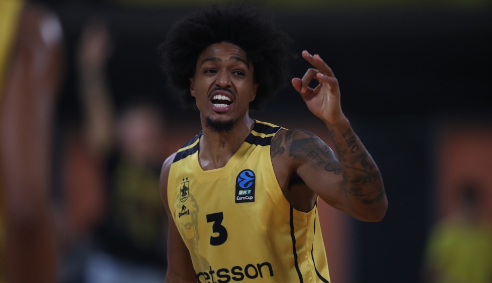 Τζόουνς: «Αν παίξουμε με την ίδια ενέργεια κόντρα στην Κλουζ θα πάρουμε την πρόκριση»