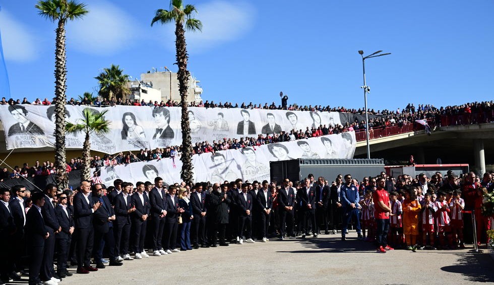 A generic square placeholder image with rounded corners in a figure.