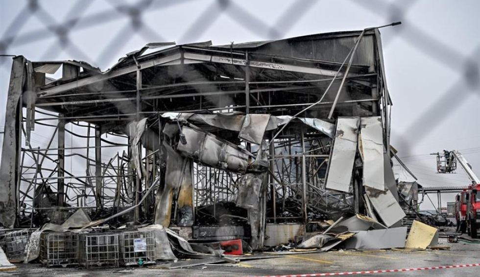 A generic square placeholder image with rounded corners in a figure.