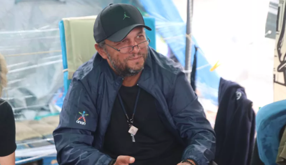 A generic square placeholder image with rounded corners in a figure.