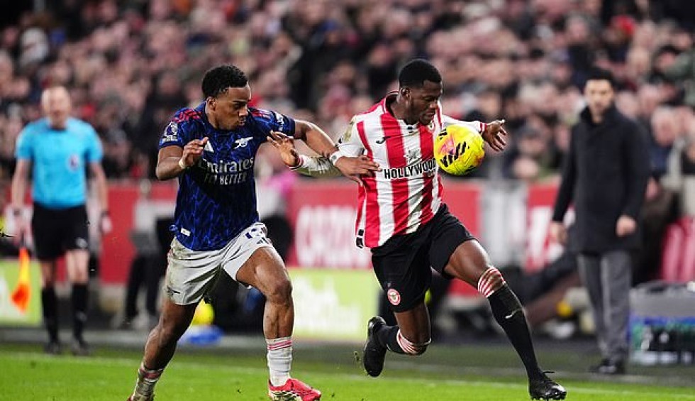 A generic square placeholder image with rounded corners in a figure.