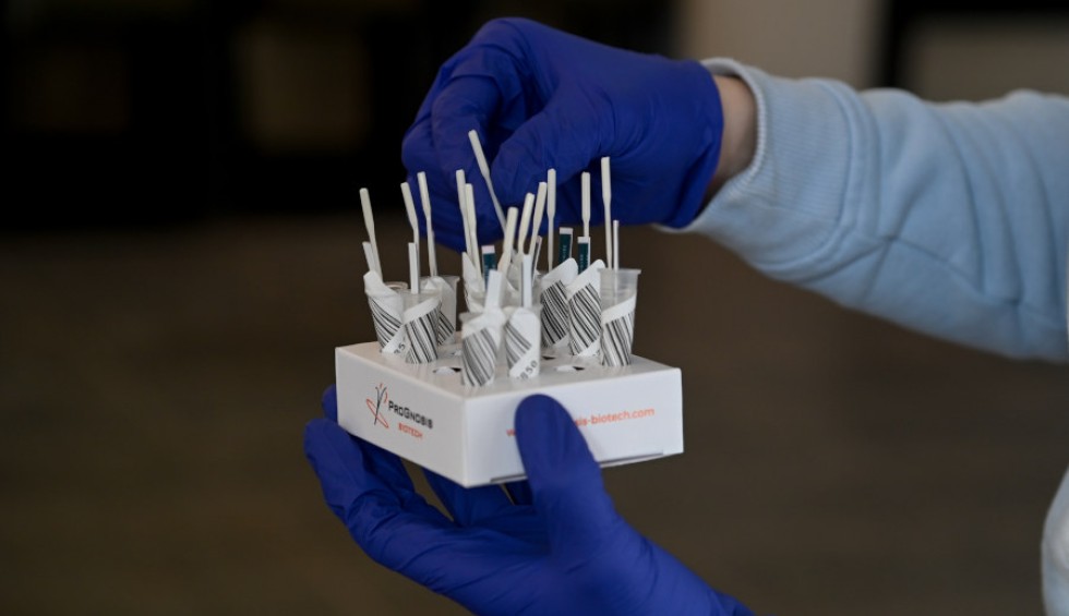 A generic square placeholder image with rounded corners in a figure.