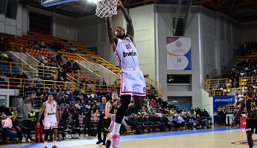Final 8: Κυρίαρχος ο Ολυμπιακός υπέταξε (81-67) την ΑΕΚ και έκλεισε θέση στα ημιτελικά