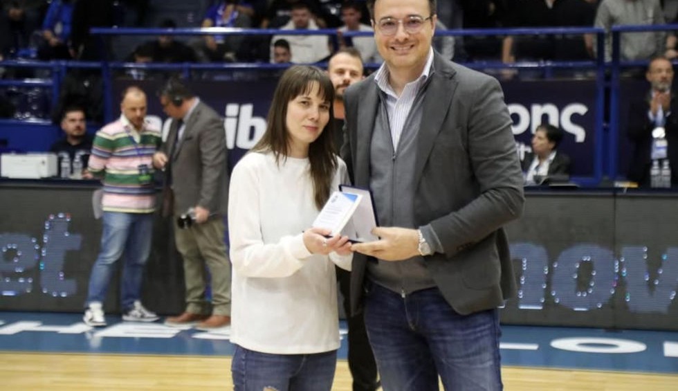 A generic square placeholder image with rounded corners in a figure.