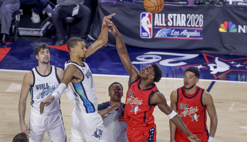 Αντετοκούνμπο στους γιους του: «Είμαι καλύτερος από τον Ουεμπανιάμα»