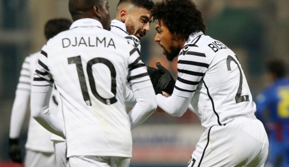 A generic square placeholder image with rounded corners in a figure.