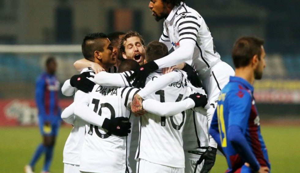 A generic square placeholder image with rounded corners in a figure.