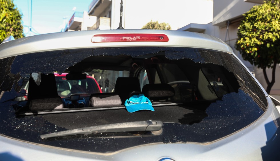 A generic square placeholder image with rounded corners in a figure.