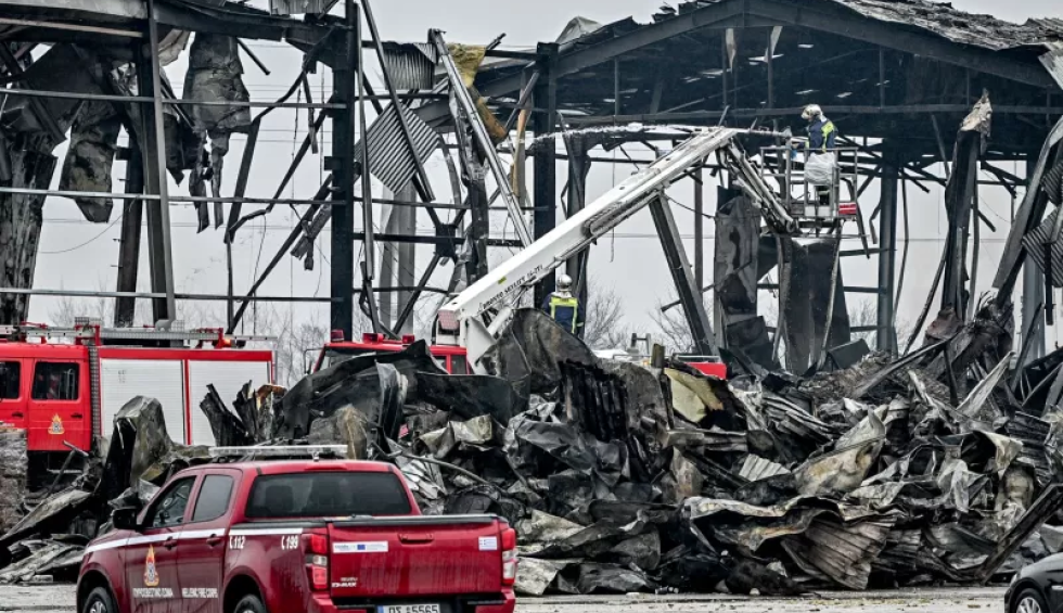 A generic square placeholder image with rounded corners in a figure.