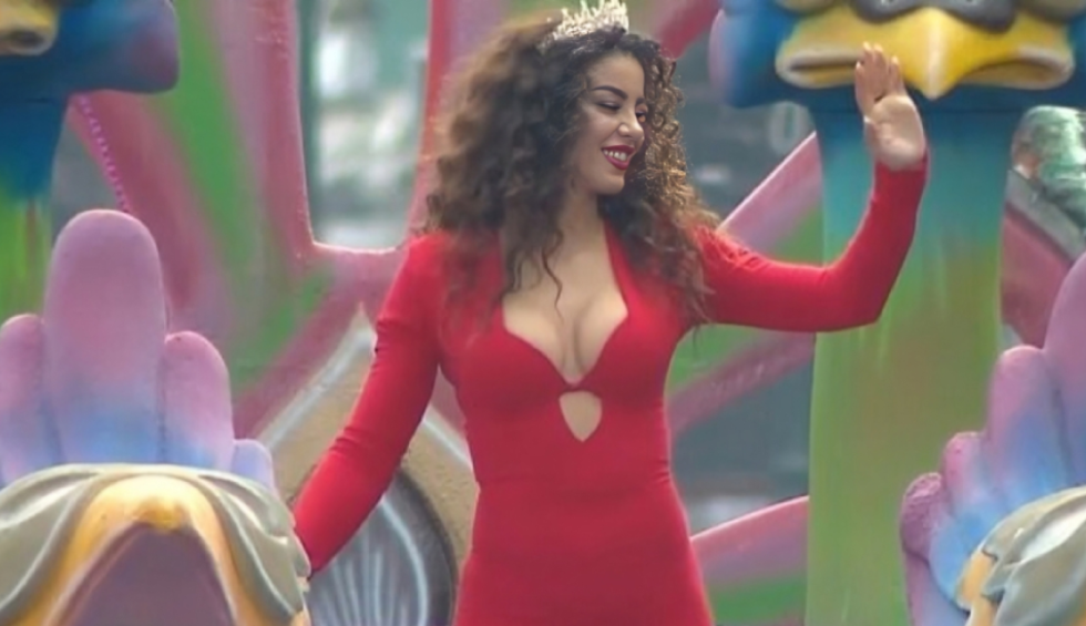 A generic square placeholder image with rounded corners in a figure.