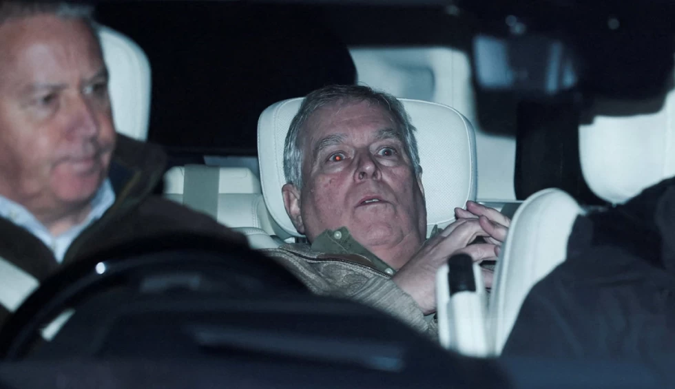 Αγγλία: Σοκαρισμένος έφυγε από το Τμήμα ο έκπτωτος πρίγκιπας μετά τη σύλληψη