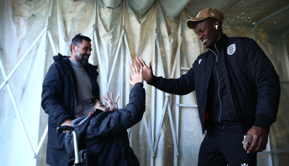 A generic square placeholder image with rounded corners in a figure.