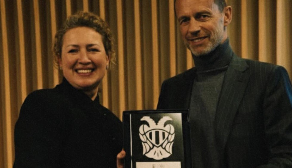 A generic square placeholder image with rounded corners in a figure.