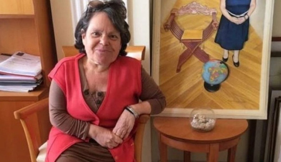 A generic square placeholder image with rounded corners in a figure.