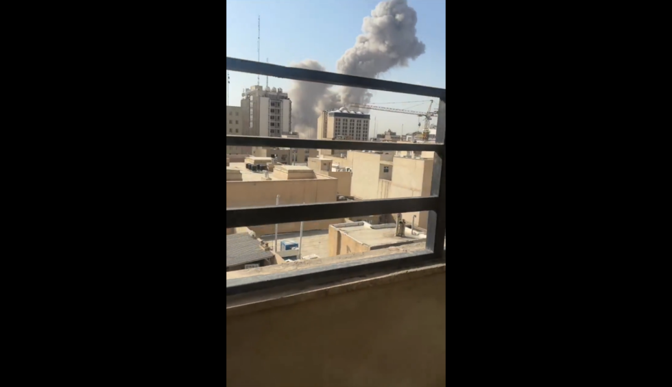 Τύμπανα πολέμου: Επιδρομή του Ισραήλ στο Ιράν-Μπαράζ εκρήξεων στην Τεχεράνη