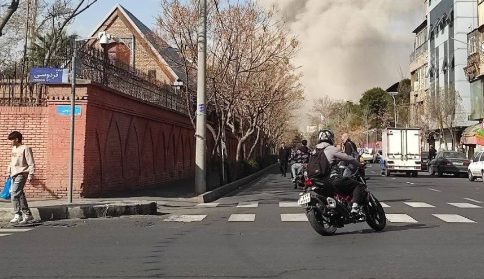 A generic square placeholder image with rounded corners in a figure.