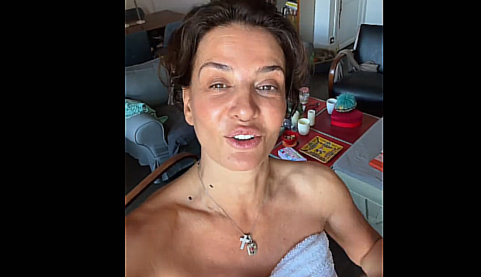 Σέξι στο Παρίσι η Δήμητρα Ματσούκα: Με μία...πετσέτα στο TikTok