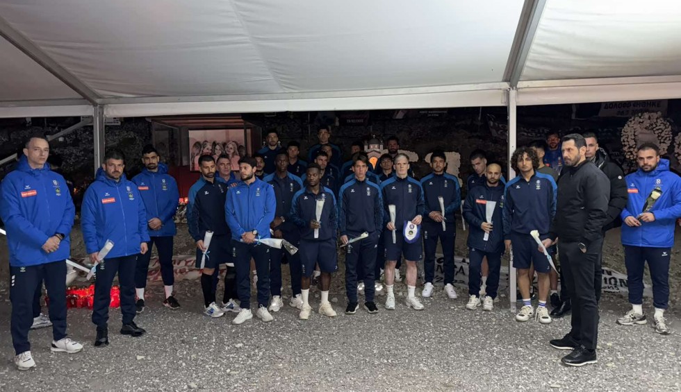 A generic square placeholder image with rounded corners in a figure.