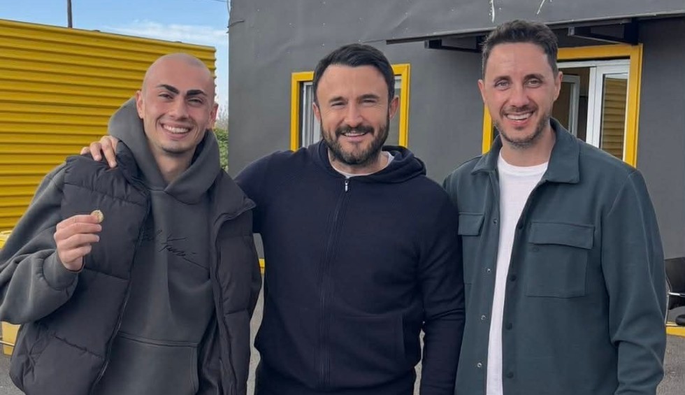 A generic square placeholder image with rounded corners in a figure.