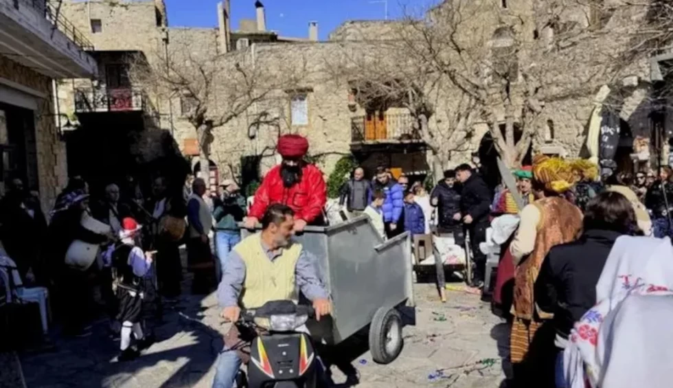 A generic square placeholder image with rounded corners in a figure.