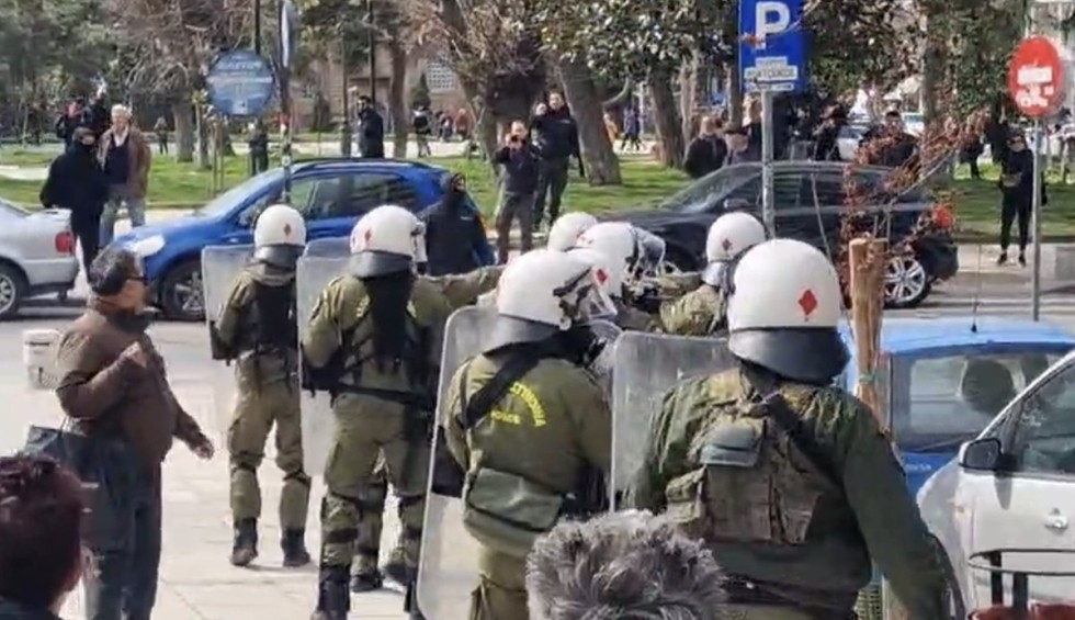 A generic square placeholder image with rounded corners in a figure.