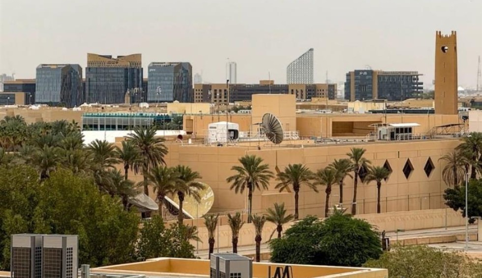 A generic square placeholder image with rounded corners in a figure.