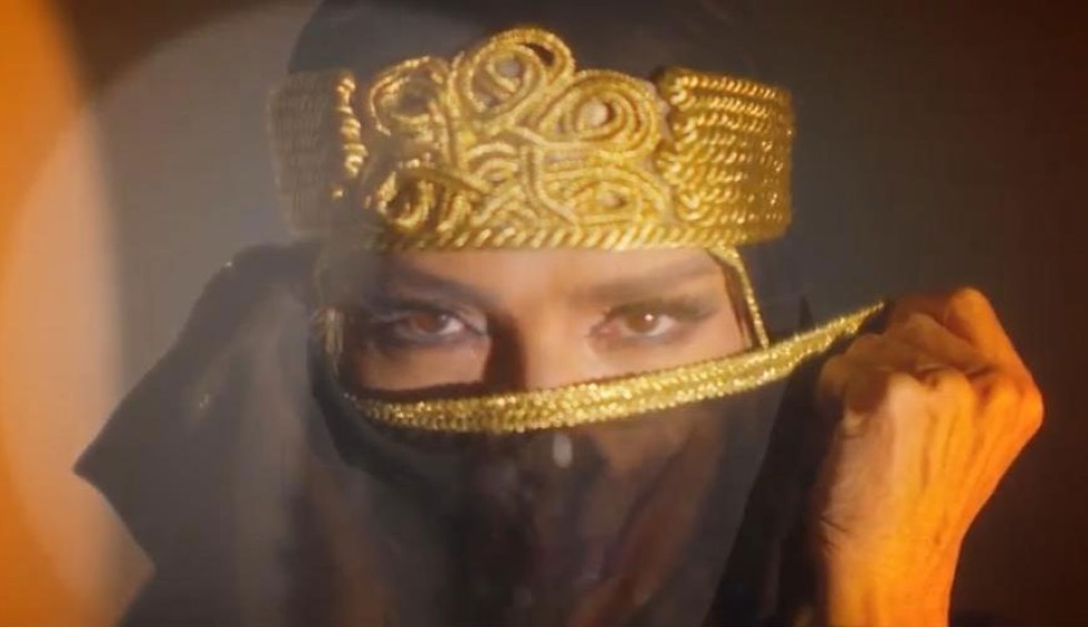 A generic square placeholder image with rounded corners in a figure.