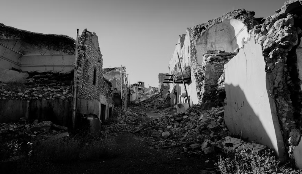 A generic square placeholder image with rounded corners in a figure.