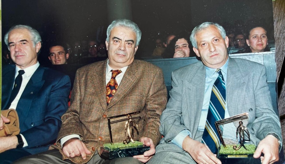 A generic square placeholder image with rounded corners in a figure.