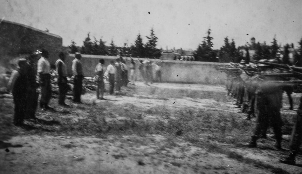 A generic square placeholder image with rounded corners in a figure.